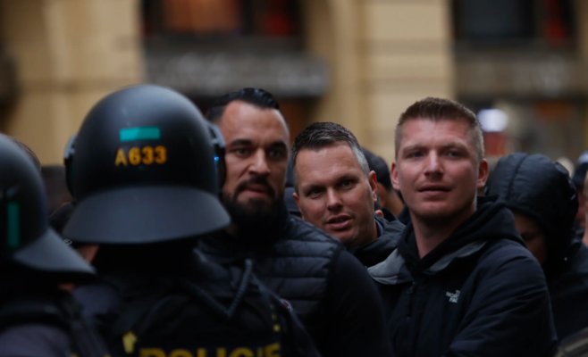 В Праге фанаты «Аякса» попытались прорваться на стадион: пришлось вмешаться полиции