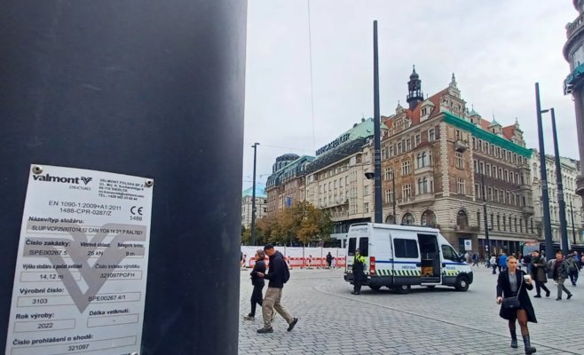 Трамваи по бокам, контактные линии на фонарях: архитекторы представили изменения на Вацлавской площади в Праге