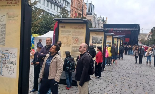 Трамваи по бокам, контактные линии на фонарях: архитекторы представили изменения на Вацлавской площади в Праге