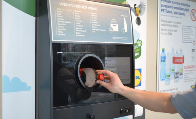 Правительство Чехии одобрило введение залогов на ПЭТ-бутылки и жестяные банки, а также сборы за рекламные листовки