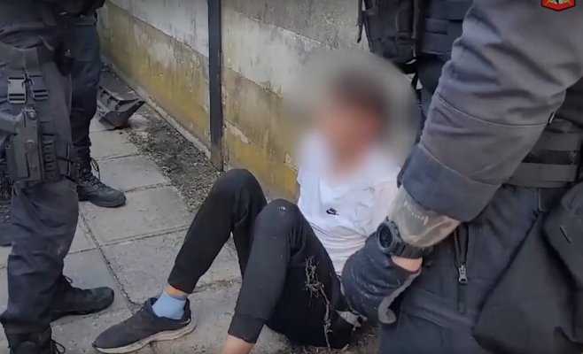 В Пардубице водитель на краденом авто пытался сбежать от полиции: погоня завершилась аварией