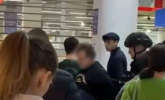 В Праге задержан мужчина, разбрасывавший гильзы в торговом центре: спецназ прибыл на место