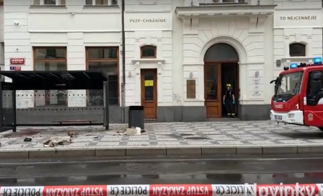 Страховая компания VZP пожертвовала миллионы семье врача, погибшего в результате обрушения карниза в Лазарской