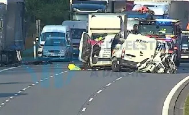 Авария на D1: трасса в направлении Брно перекрыта после столкновения фургона с грузовиком