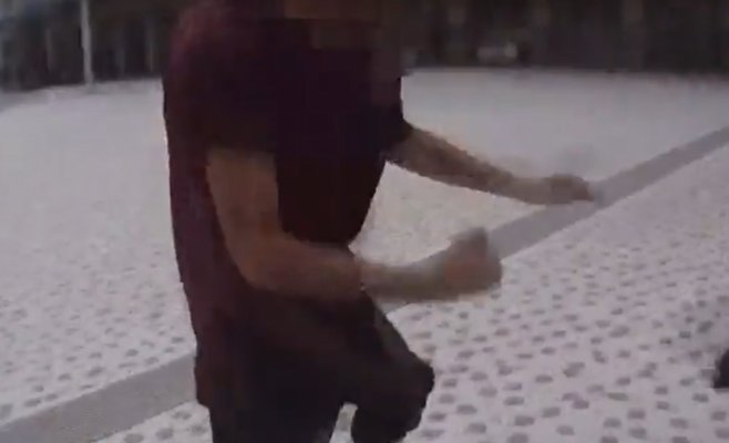 Рецидивист напал на полицейских у вокзала в Градец-Кралове, но был быстро задержан