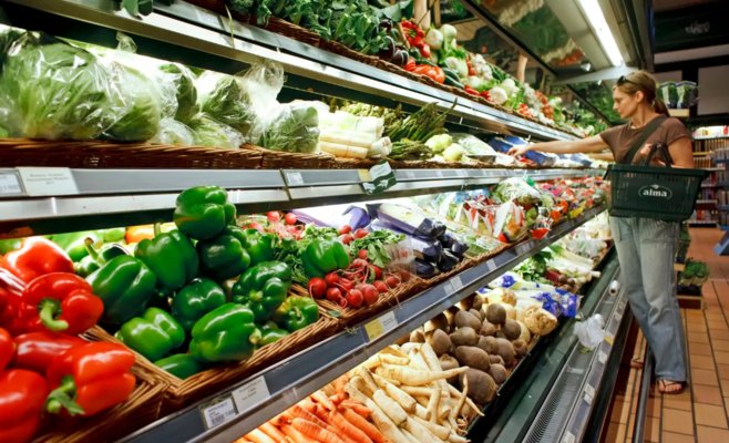 Из продуктов сильнее всего подорожали огурцы и масло