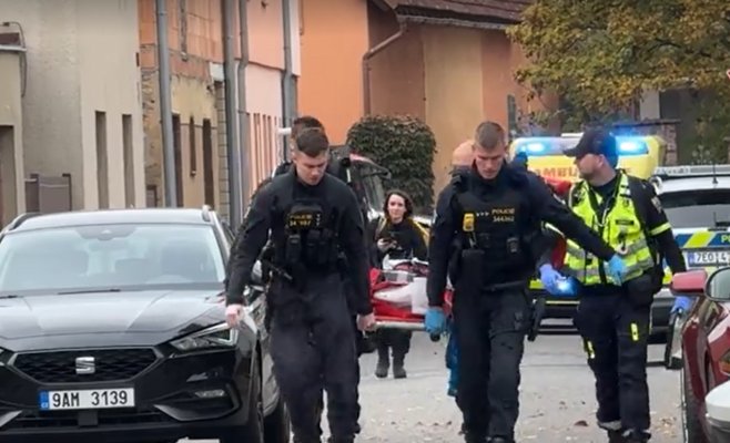 Молодая пара под Прагой пострадала при падении строительного лифта