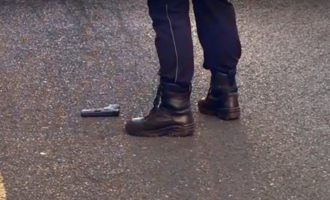 Опасный инцидент в пражском общественном транспорте: пьяный нарушитель был остановлен полицейским в гражданском