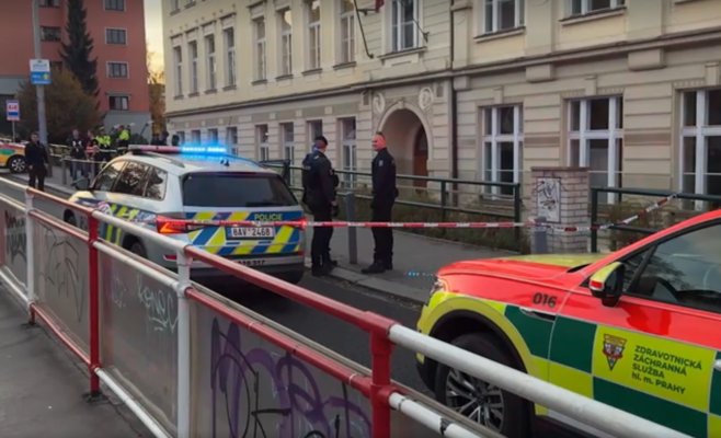 Опасный инцидент в пражском общественном транспорте: пьяный нарушитель был остановлен полицейским в гражданском