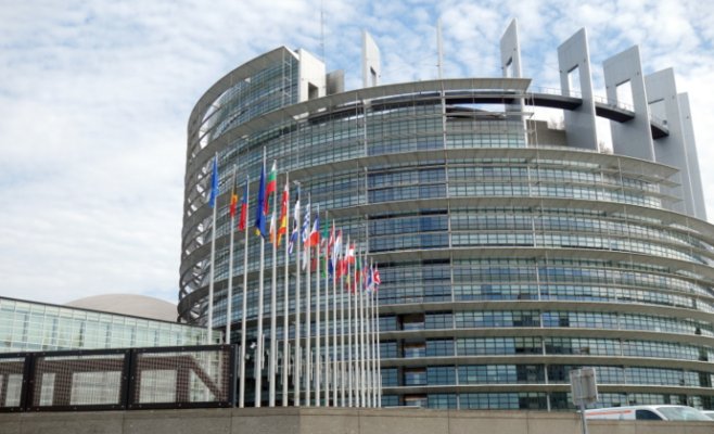 Евродепутаты одобрили кредит Украине в размере до 35 миллиардов евро