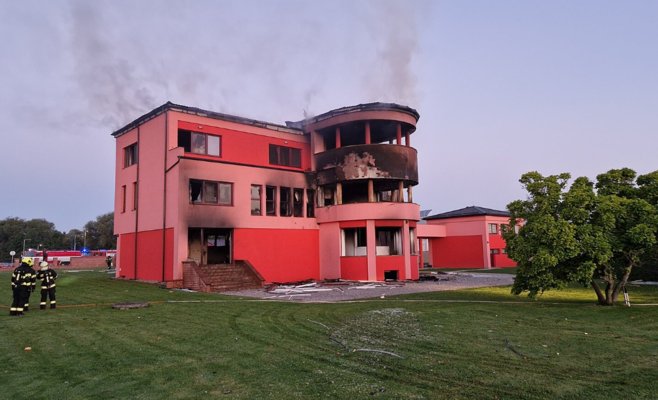 В связи с поджогом роскошной виллы под стражу взяты четыре человека, среди них и её владельцы