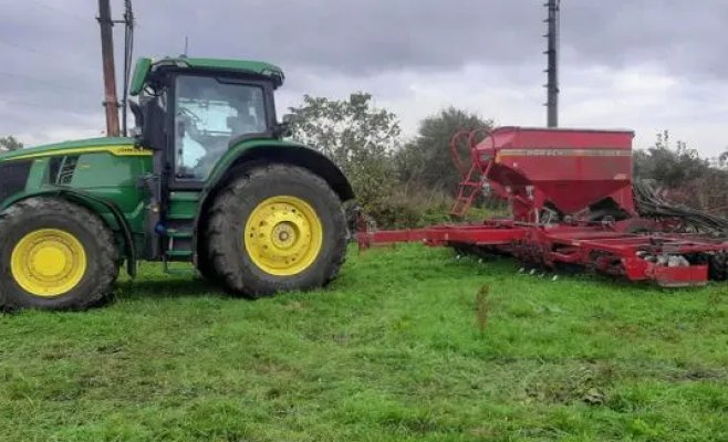 Тракторист с тремя промилле отправился в тракторе в бар и сам вызвал полицию