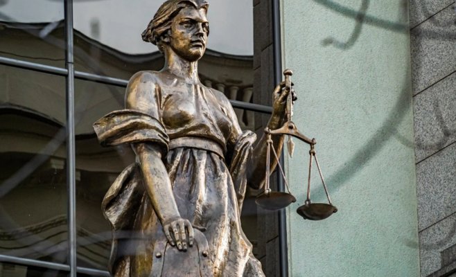 «Налоговый шпионаж»: Сотрудница налоговой службы передавала партнеру конфиденциальные данные