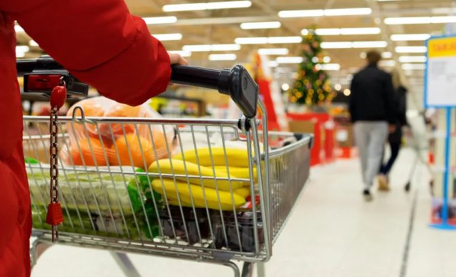 Рождественские праздники обойдутся дороже: какие продукты подорожают и что нас ждет в будущем?