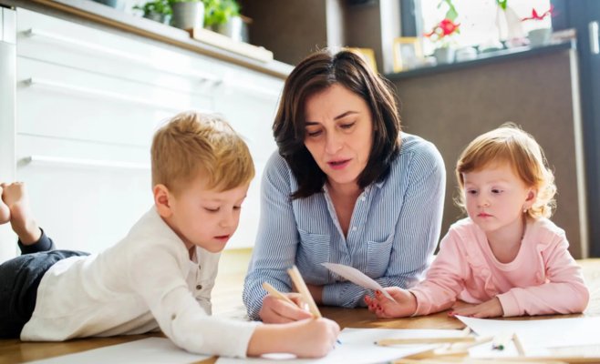 Присмотр за внуками — больше не обязательная роль: опрос показал смену ценностей современных бабушек и дедушек