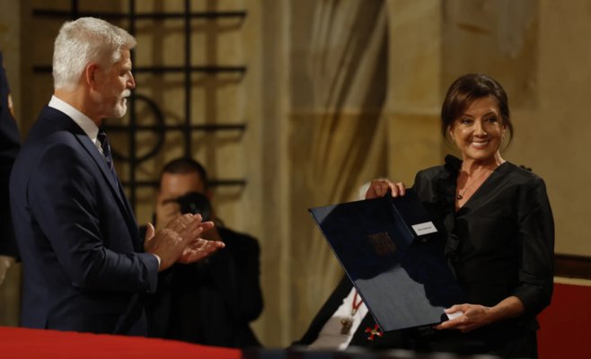 Президент Павел вручил государственные награды выдающимся личностям страны