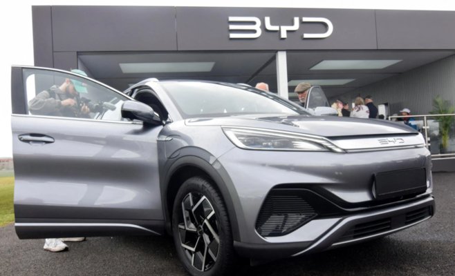 Китайский гигант BYD впервые обошел Tesla по выручке