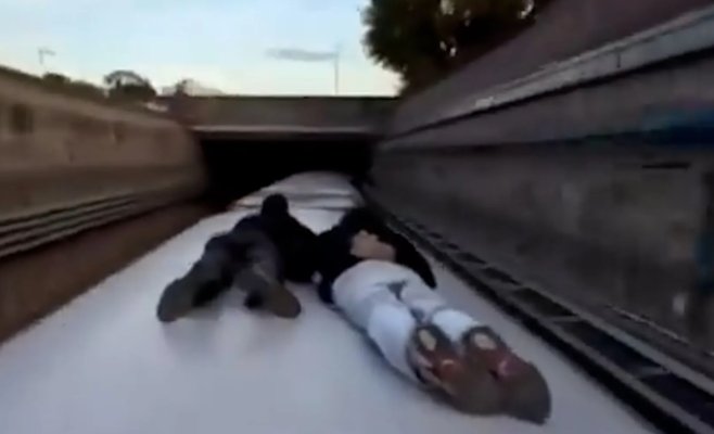 Двое чехов пострадали в Вене, катаясь на крыше поезда метро