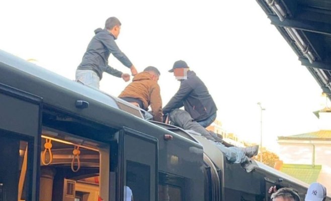 Двое чехов пострадали в Вене, катаясь на крыше поезда метро