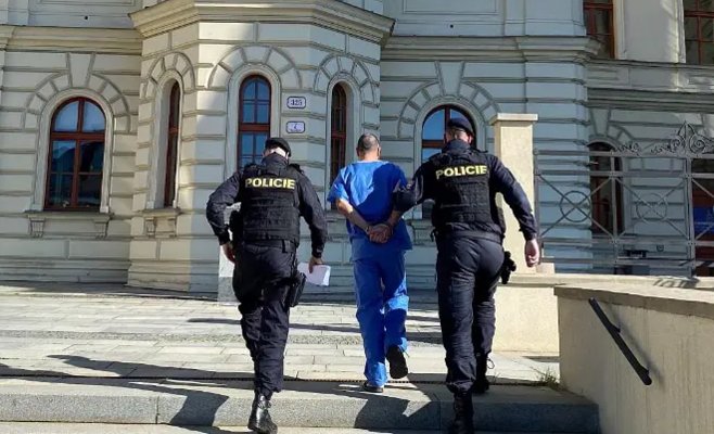 В Плзни мужчина с ножом нападал на женщин, требуя драгоценности и секс. Суд приговорил его к пяти годам заключения