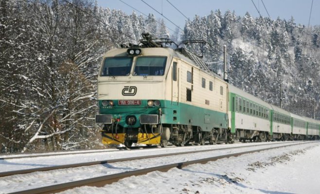 Последний рейс легендарных «бананов»: культовые локомотивы выходят из эксплуатации в Праге