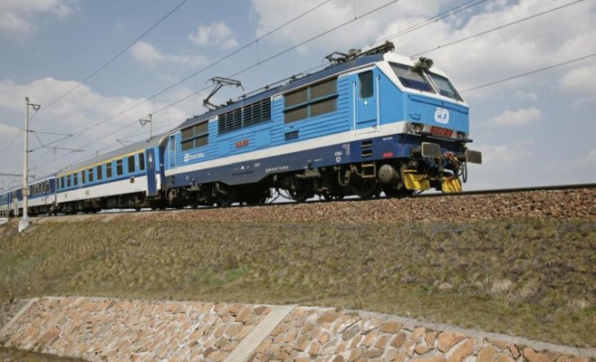 Последний рейс легендарных «бананов»: культовые локомотивы выходят из эксплуатации в Праге