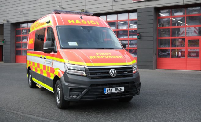 Пражские пожарные получили собственные кареты скорой помощи для экстренной помощи пострадавшим коллегам