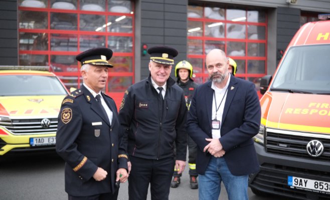 Пражские пожарные получили собственные кареты скорой помощи для экстренной помощи пострадавшим коллегам