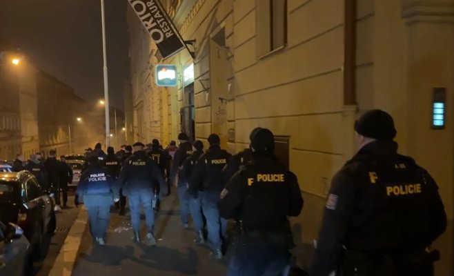 Ночная облава в украинском клубе на Жижкове: после рейда таможни пришла полиция