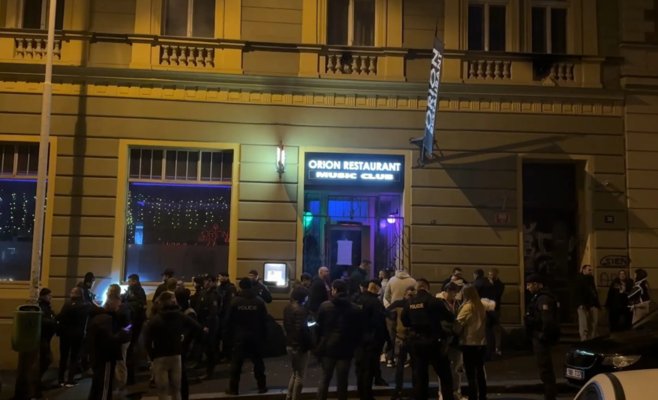 Ночная облава в украинском клубе на Жижкове: после рейда таможни пришла полиция