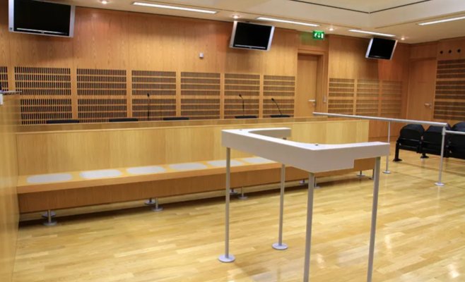 Врача в Праге обвинили в многолетнем насилии над несовершеннолетней пациенткой во время сеансов физиотерапии