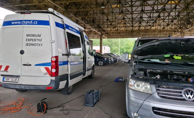 Проверка безопасности «для галочки»: как в Клатовах автомобиль с опасной неисправностью прошел техосмотр