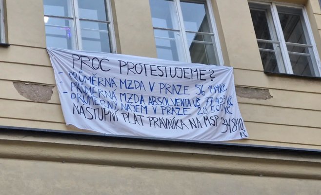 Протест сотрудников Министерства юстиции Чехии: зарплаты как у кассиров, а требования — как к экспертам