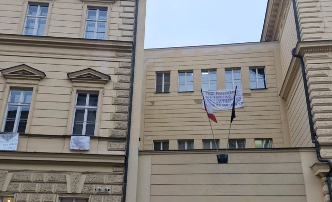 Протест сотрудников Министерства юстиции Чехии: зарплаты как у кассиров, а требования — как к экспертам