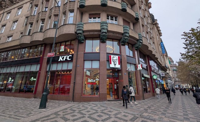 Уникальное KFC открылось в центре Праги: первый флагман в Европе и эксклюзивные «куриные носки»