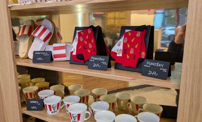 Уникальное KFC открылось в центре Праги: первый флагман в Европе и эксклюзивные «куриные носки»