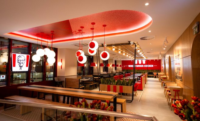 Уникальное KFC открылось в центре Праги: первый флагман в Европе и эксклюзивные «куриные носки»