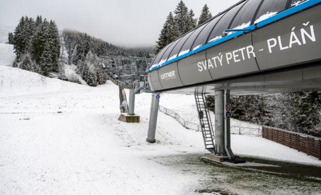Воскресенье принесет дожди и снег в Чехию: изменения погоды ощутят даже низины
