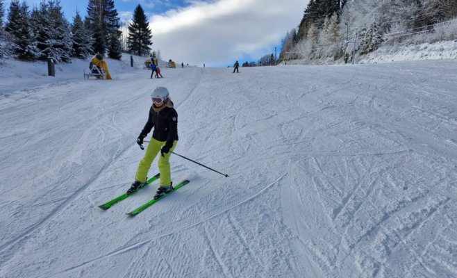 В Бране стартовал лыжный сезон: на склоне катались 300 человек