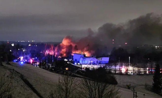 Грузовой самолет DHL разбился в Литве, упав на жилой дом