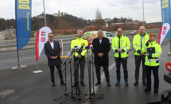 Баррандовский мост полностью открыт для движения: реконструкция завершена