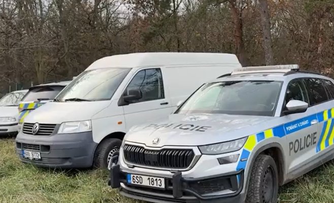 В пригороде Праги мужчина сбил свою партнершу автомобилем после ссоры