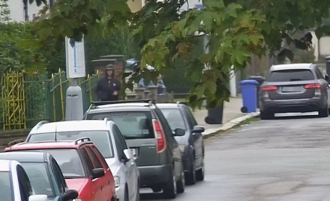 В Усти-над-Орлици неизвестный поджег Mercedes: момент преступления попал на видео