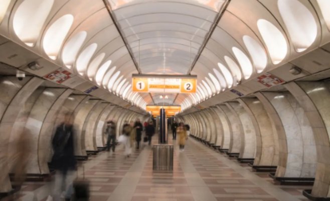 Трагедия в метро Праги: человек погиб после падения на рельсы