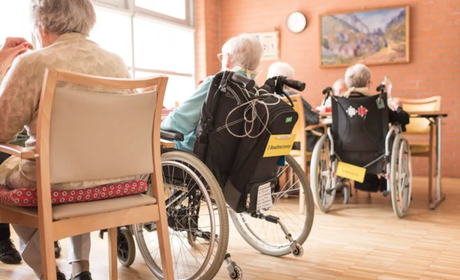 Чехия стареет: инвалидов становится больше, а помощи государства не хватает