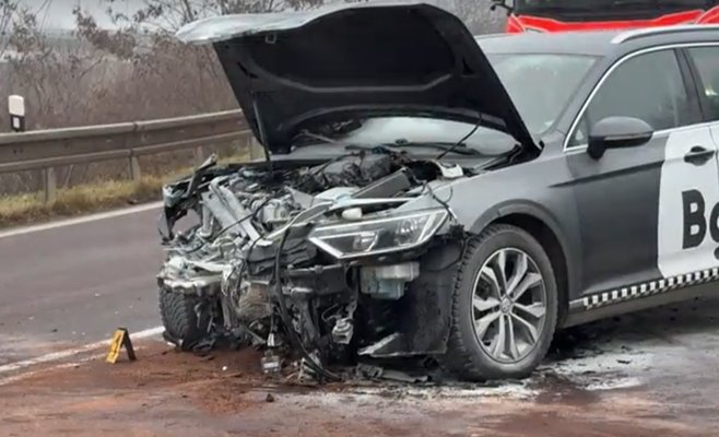 Бешеная поездка таксиста закончилась лобовым столкновением на Пражской окружной дороге