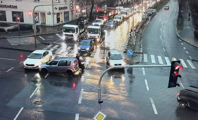 Транспортный хаос в Праге: перекрыт въезд в город, два пешехода сбиты