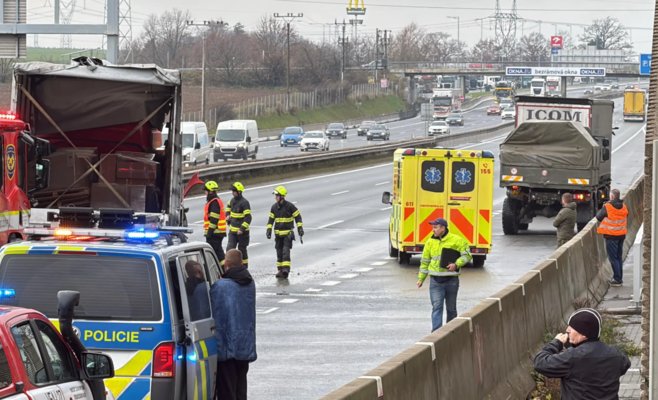 Транспортный коллапс в Праге: более 50 аварий, два пешехода пострадали