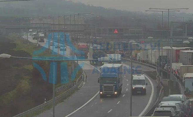 Транспортный коллапс в Праге: более 50 аварий, два пешехода пострадали