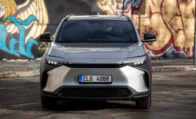 Чехия закупит японские электромобили Toyota на сумму более полумиллиарда крон для соответствия требованиям ЕС